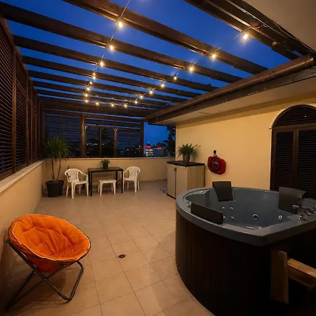 Sky Penthouse & Jacuzzi *